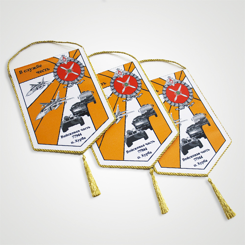 Вымпела, размер: 15х22 см, изготавливаются из двух слоев ткани. Плотные, обшитые шнуром. Ткань — атлас